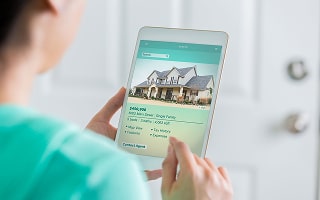 How Should Sellers Price Their Homes to Attract Buyers While Maximizing Value in Oregon?